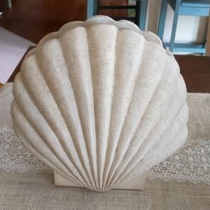 Seashell shaped vase